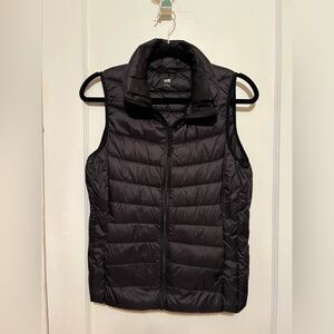 Uniqlo ultra light water resistant black vest